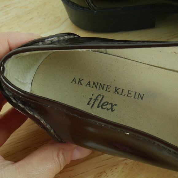 Womens 8 1/2 Loafers Brown Patent Leather Preppy Academia Minimal Slip On Flats - Picture 2 of 13